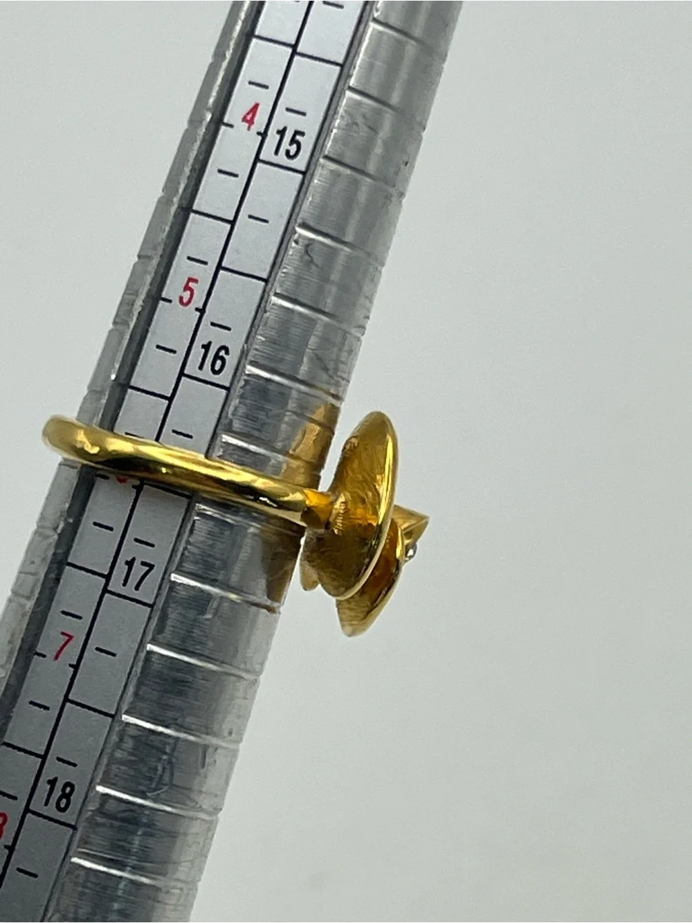Crown Trifari gold tone rose 3D flower & rhinestone vintage ring size 6